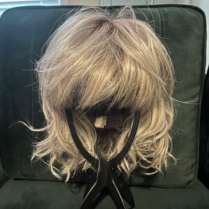 Tress Allure
Flawless Waves
Worn once
Color: 52/38/49/R8
Smokey Toffee